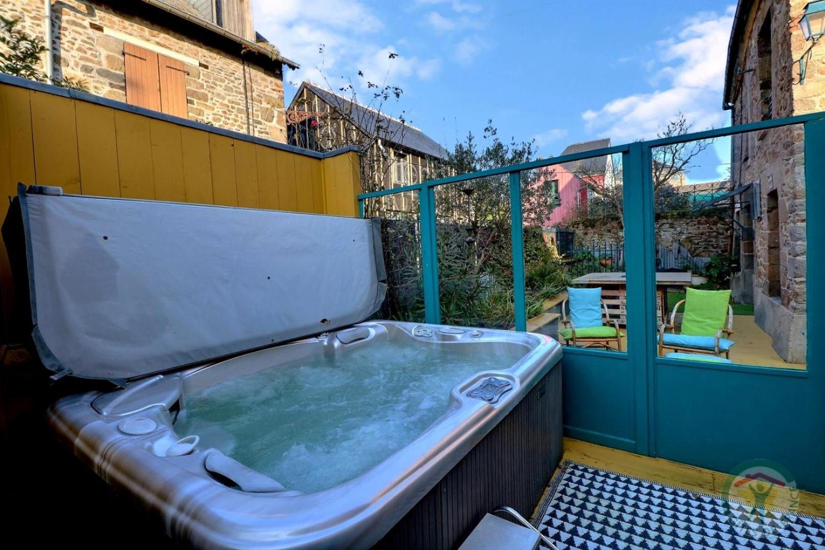 Bed and Breakfast La Goutte D'Or Комбур Экстерьер фото